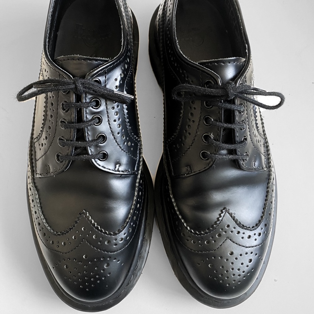 Dr. Martens smooth leather brogue shoes SIZE 7